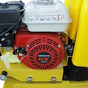 Виброплита бензиновая TeaM С-70/77 с двигателем Honda и баком для воды, ковриком и колесами фото 6